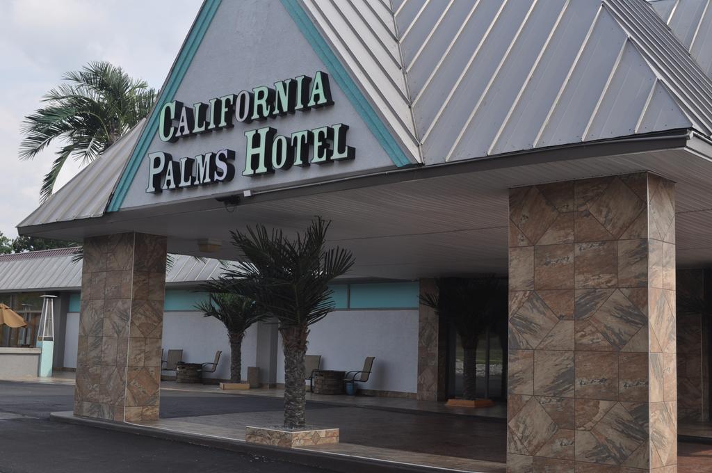 California Palms Hotel And Suites Austintown Exterior photo