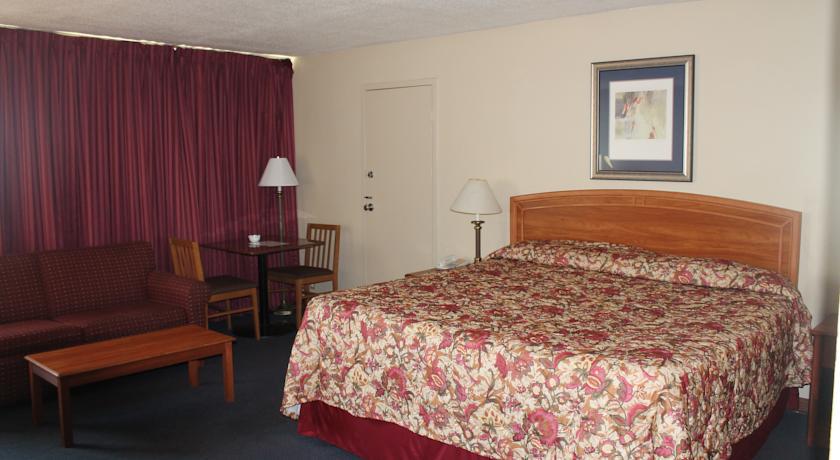 California Palms Hotel And Suites Austintown Room photo